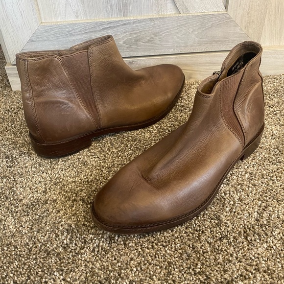 Johnston & Murphy Light Brown Taupe Leather Zip Ankle Boot 7 Leather Sole - Picture 9 of 14